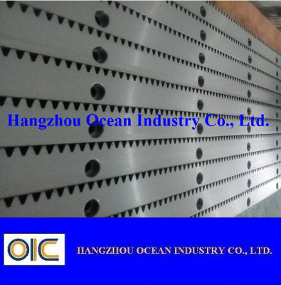 China Galvanizado e para enegrecer a cremalheira de engrenagem para a porta deslizante fornecedor